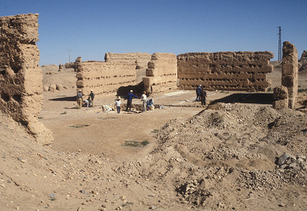 Excavations within the Sijilmasa mosque, with exposed walls from the “Filalian” period